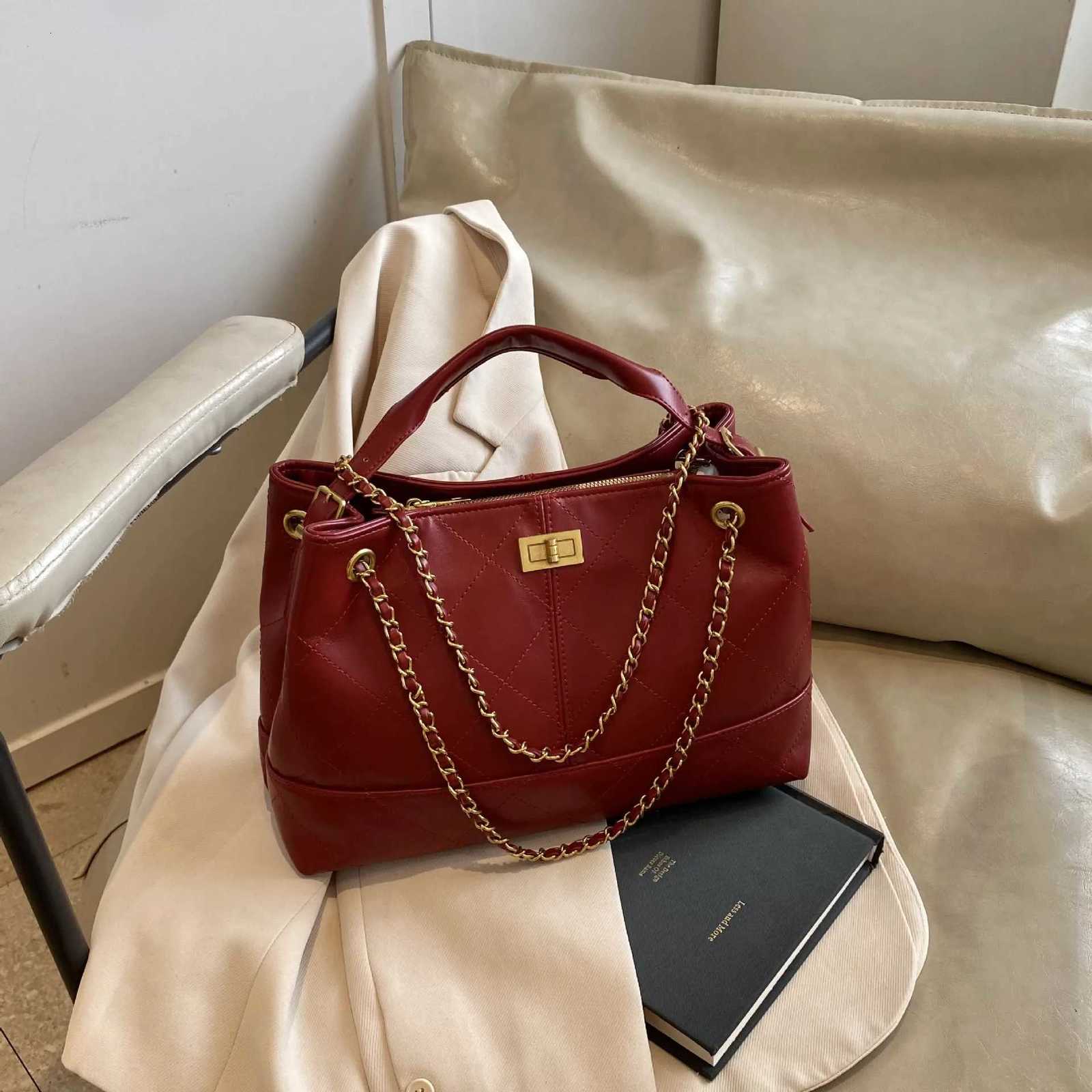 2025 New LuxuryQuilted Bag Cowhide Suede Chain Shoulder Bucket Bag Womens High-end Versatile Bag W251117