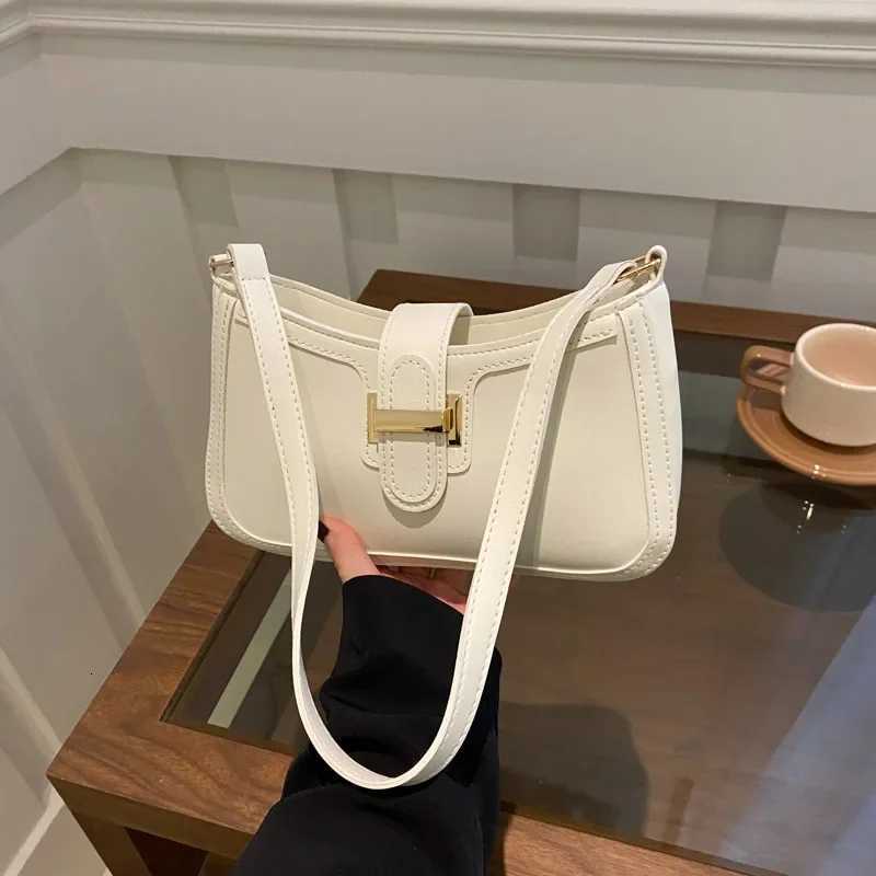 High-End Texture French Bread Bag 2025 Trendy Niche Design Simple Retro Womens Bag Commute Versatile Single Shoulder CrossbodyW251117