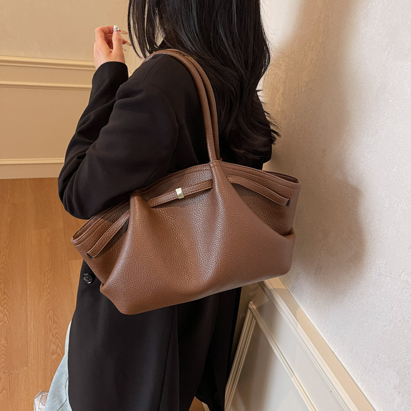 Wrinkled Hand-held Bucket Bag 2025 Spring New Casual Simple Handbag Suitable For Women's Work And Commuting Large Capacity Shoulder Bag Fashionab