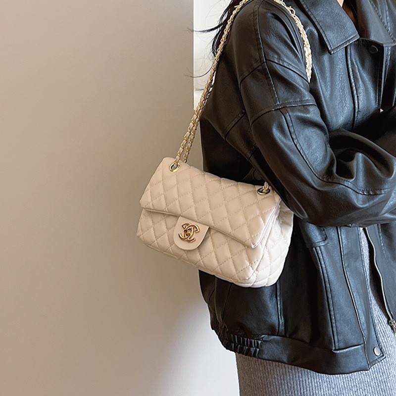 Chic Women's Small Fragrant Wind Messenger Bags - Versatile Shoulder Carrier with Sparkling Diamond Accents