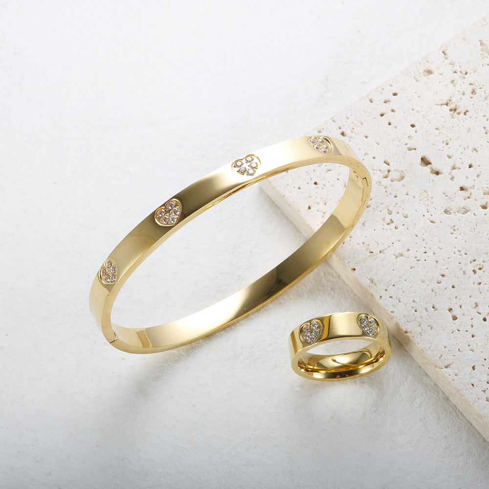 New Stainless Steel Material Ring With Charming Heart Shaped Star Pattern Carved Exquisite Small Diamonds Inlaid Ring High Quality Love Birthday Gift 