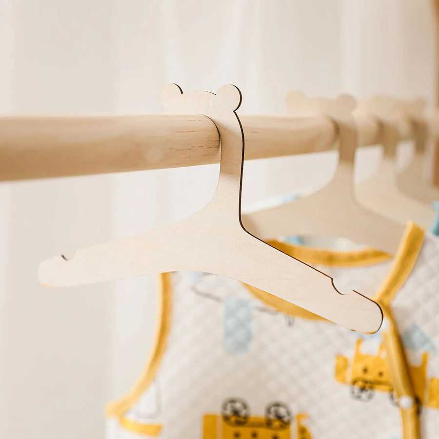 10Pcs/set Baby Creative Hanger Rack Baby Wooden Clothes Hanger Home Baby Room Nursery Decor for Kids Present C251117