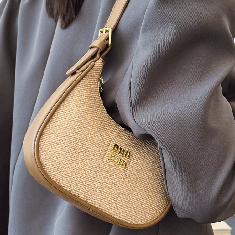 2025 Trendy Women New Crossbody Bag Fashion Versatile Travel Shoulder Bag Stylish Casual Dumpling Bag Urban Street Style