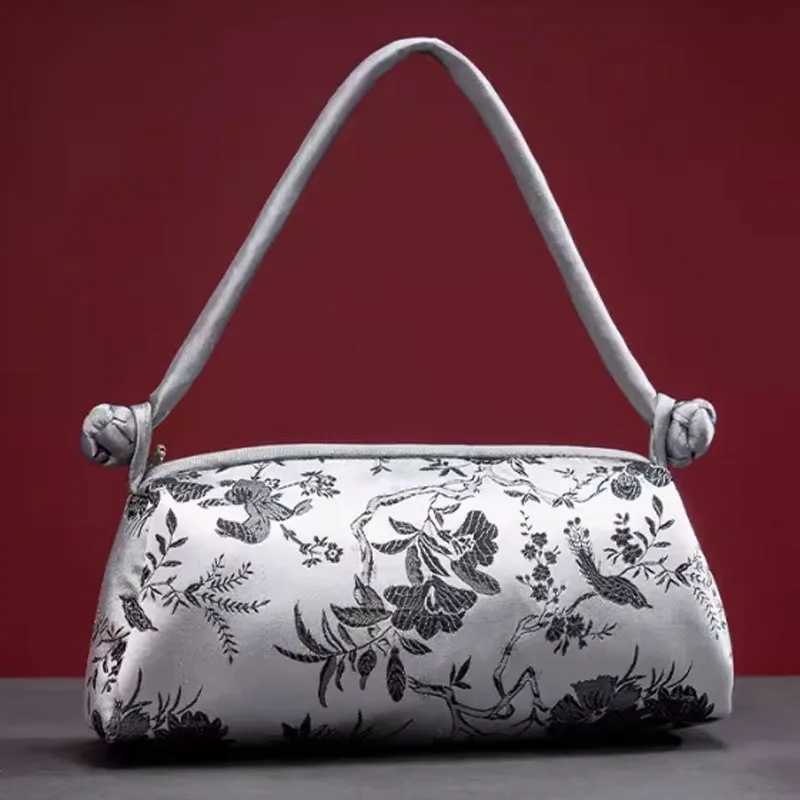 New Arrival New Silk Embroidered Womens Bag Fashion Match Bridal Womens Handbag Clutch Bag Z250417