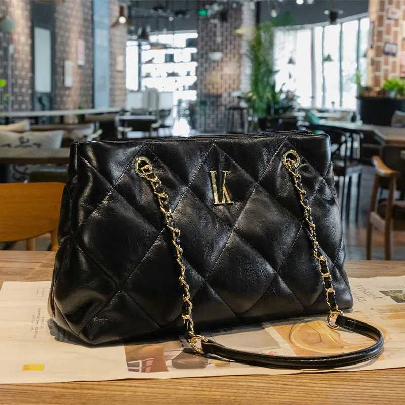 Elegant Leather Backpack Bag With Classic Designer Style And Large Capacity For Men And Women CommuterW251115