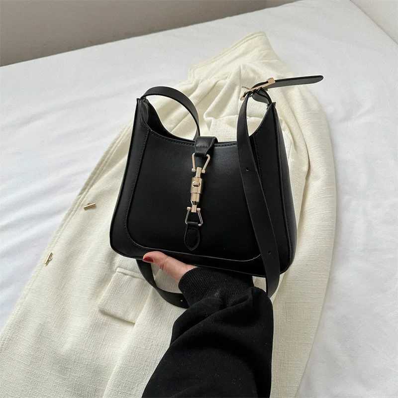Fashionable French Style Womens Bag 2025 New Trend Small Ins Crossbody Shoulder Handheld Underarm Bag Zipper ClosureW251117