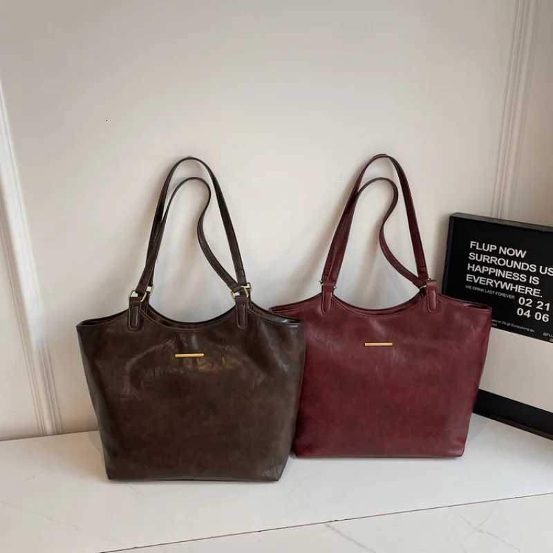 Chic-elegant 2025 New Ladies Luxury Brand Leather Shoulder Bag Famous Designer Simple Popular Classic PremiumW251117