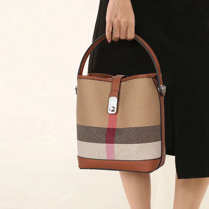 Classic Checkered Women's High-End Shoulder Bag, Canvas Patchwork Cowhide Material Crossbody Bag