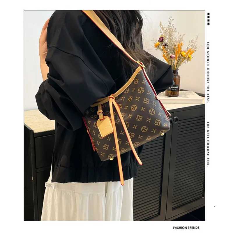 Ladies Tote Bag Made Of Premium Leather Boasting High-End Quality And Paris Trendy Daily LookW251117