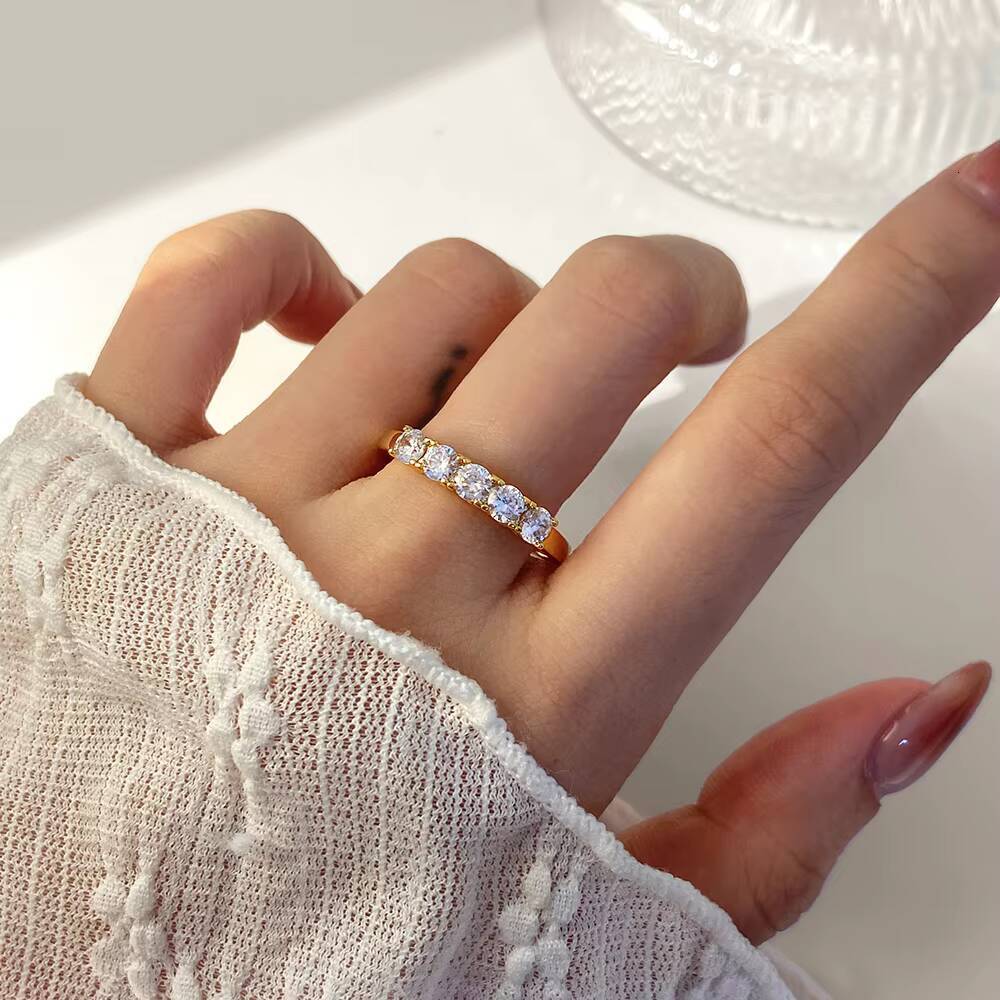 Wholesale S925 Gold Plated Womens Round Brilliant CZ in Prong Setting Luxury Wedding Ring Band for Party Bulk Order