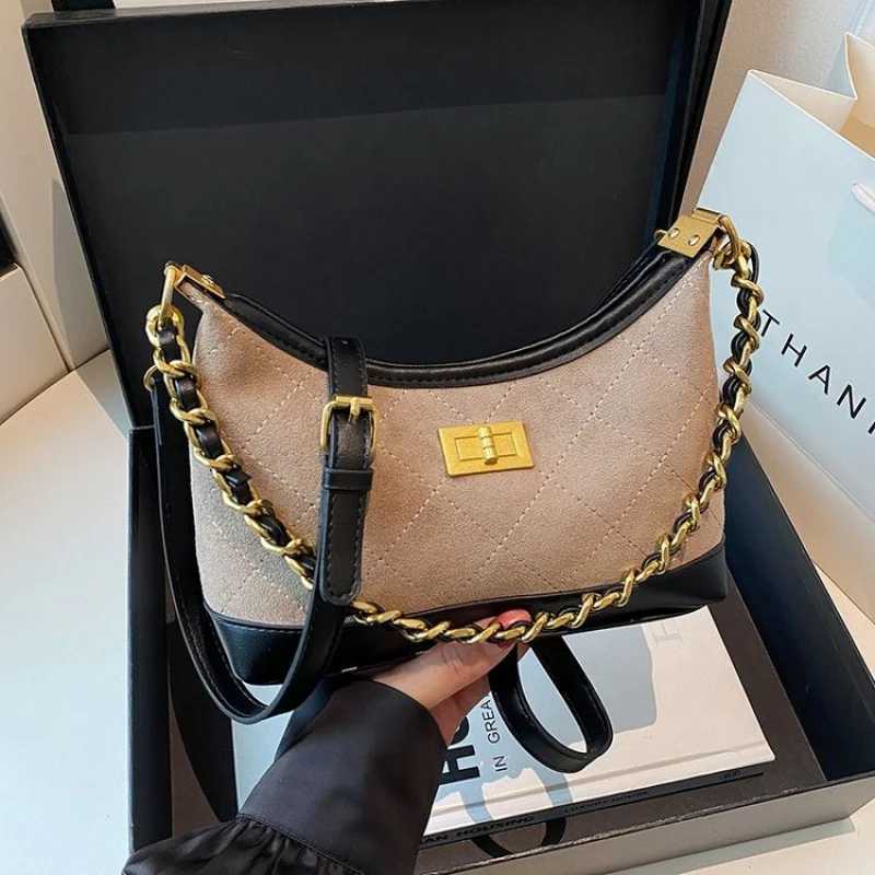 Classic Leather Messenger Bag For Women - Stylish Commuter Tote With Large Capacity And Vintage CharmW251117