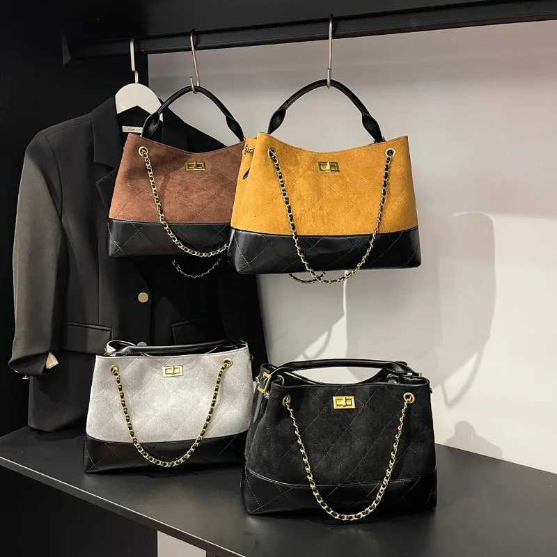 Ladies Handbag In Leather With Elegant Style Shoulder And Crossbody Bag By Famous Designer Luxury Brand WomensW251117