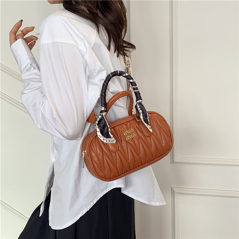 designer bag new Exquisite small handbag for women with wide shoulder straps ripple stitching fashionable and versatile single-shoulder high-quality h