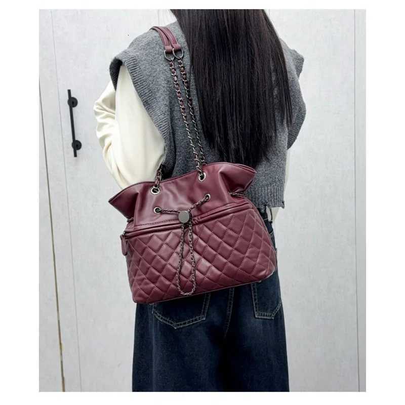 Fashionable Womens Handbag Made Of Premium Leather Boasting Trendy Design And Casual Vintage Paris StyleW251117