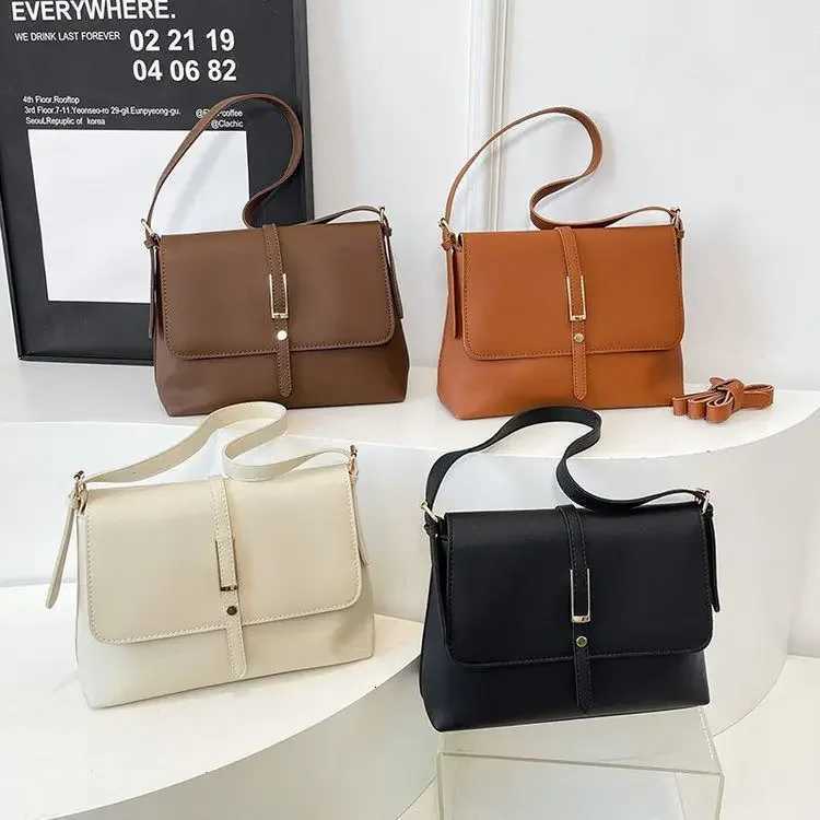 Fashionable Retro Womens Bag Large Capacity Underarm Crossbody Square Bag Versatile Popular New Arrival Handbag Shoulder BagW251117