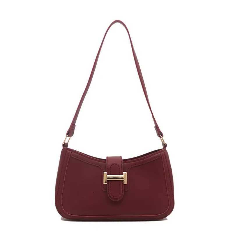 High-End Texture French Bread Bag 2025 Trendy Niche Design Simple Retro Womens Bag Commute Versatile Single Shoulder CrossbodyW251117