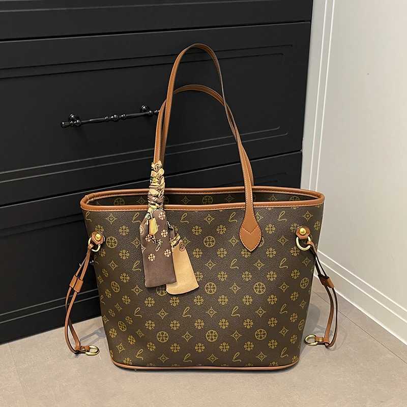 Classic Elegant Leather Messenger Bag Crossbody Shoulder Handbag For Women By Famous DesignerW251117