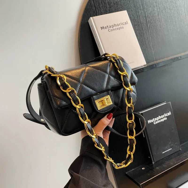 Womens Shoulder Bag Made Of Leather Boasting Paris Style And High-End Vintage Trendy LookW251117