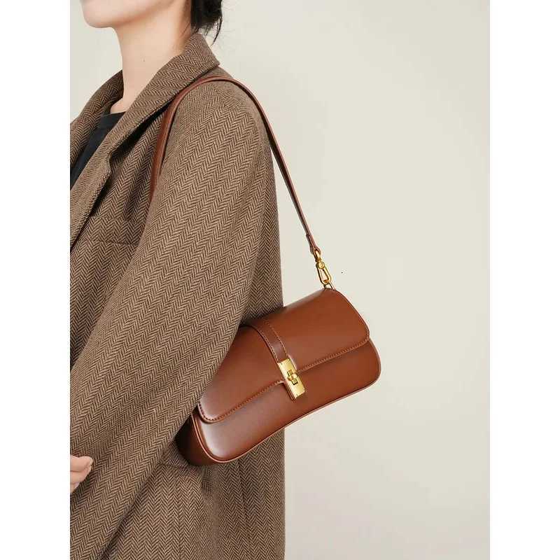 Womens High-End Leather Baguette Armpit Bag Versatile Single Shoulder Crossbody Bag Fashion Accessory for 2025W251117