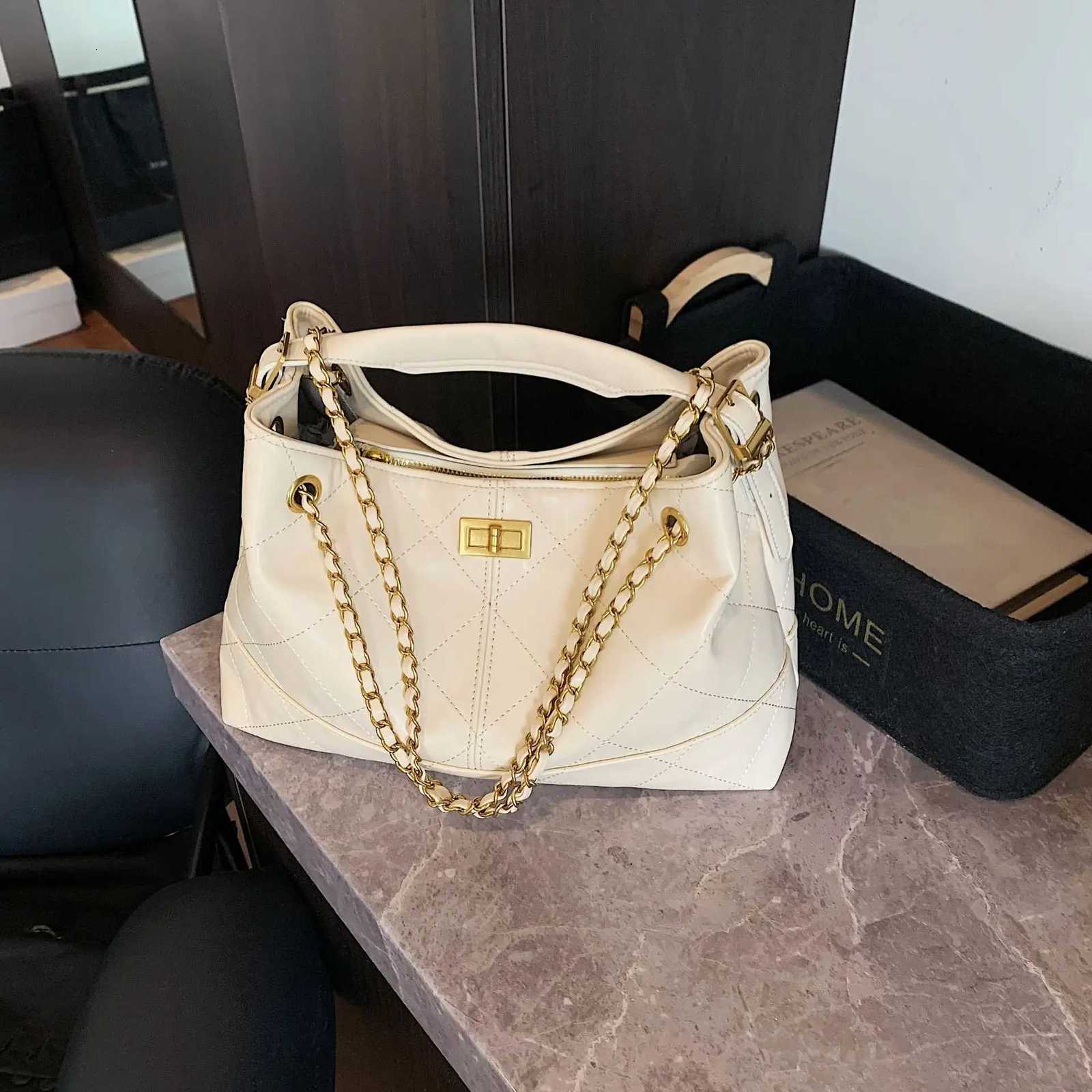2025 New LuxuryQuilted Bag Cowhide Suede Chain Shoulder Bucket Bag Womens High-end Versatile Bag W251117