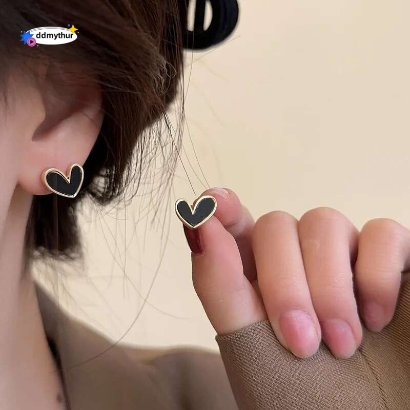 Korean Style Simple Small Black Stud Earrings For Women Cute Love Heart Shape Earring Girls Party Wedding Jewelry Gifts ddmythur