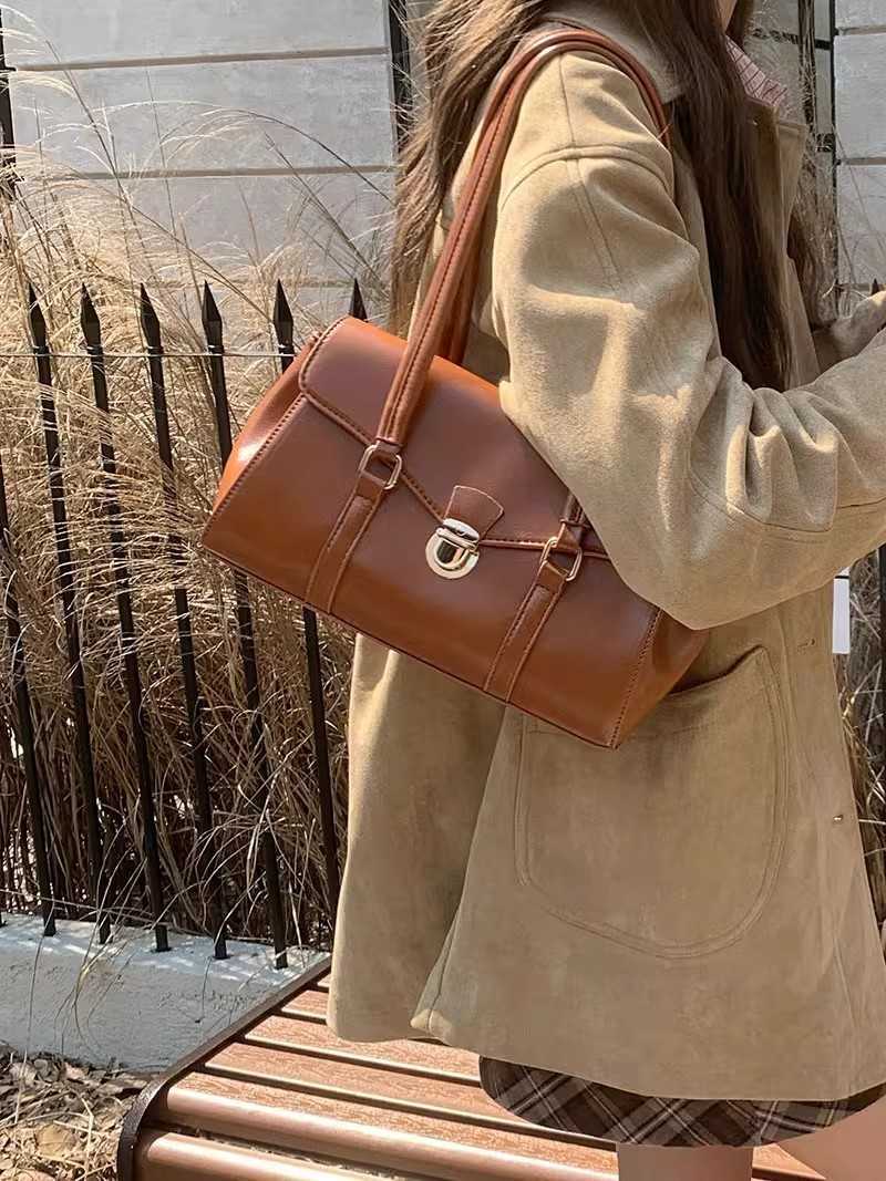Fashionable Womens Red Crocodile Pattern Handbag Small Size Crossbody Bag Mommy Bag Durable Hard Shell Z250303