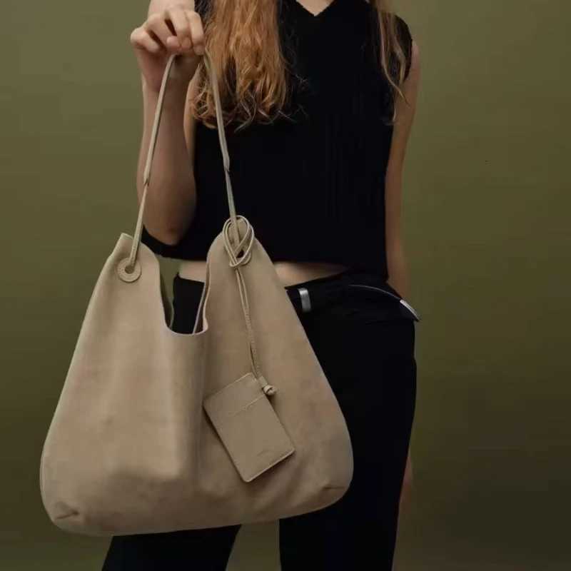 Ladies fashionable and minimalist designer suede shoulder bag with large capacity plush handbagW251117