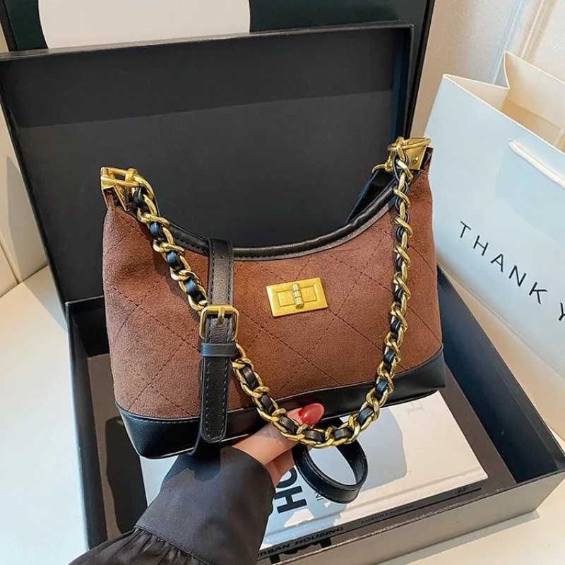 Classic Leather Messenger Bag For Women - Stylish Commuter Tote With Large Capacity And Vintage CharmW251117