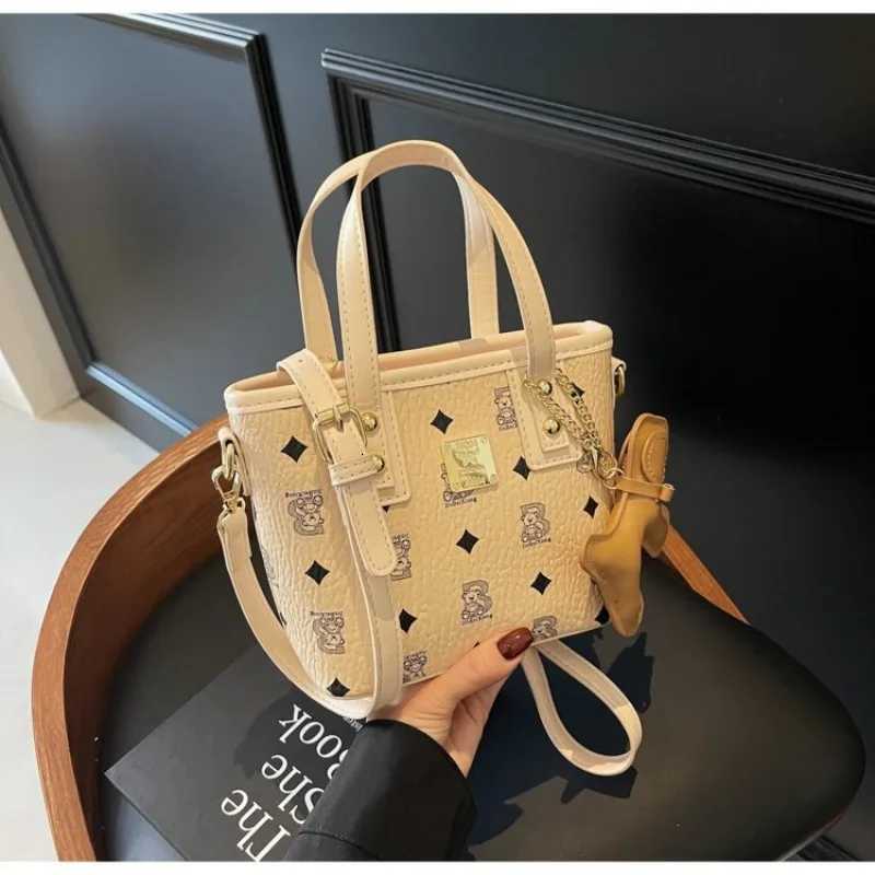 Retro Style Womens Shoulder Bag Exquisite Maillard Design Adjustable Strap for Underarm or Crossbody WearW251117