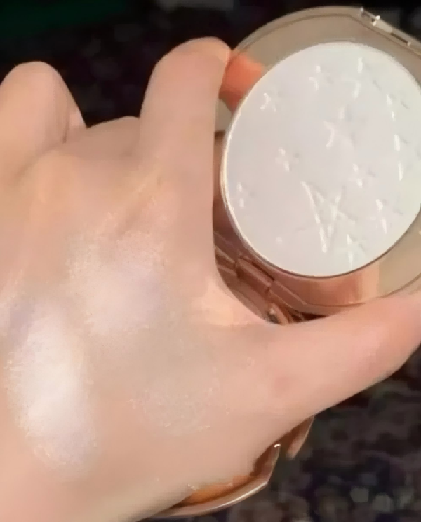 2 Colors Face Highlighters Hollywood Pearlescent Glow Champagne Glow Face High-light Contouring 3D Shaping Concealer Makeup