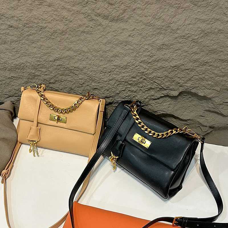 New in 2025 Womens Stylish Underarm Bag Tote - Handbag Combo Chain Baguette Design Fashion - forward One - shoulder CrossbodyW251117