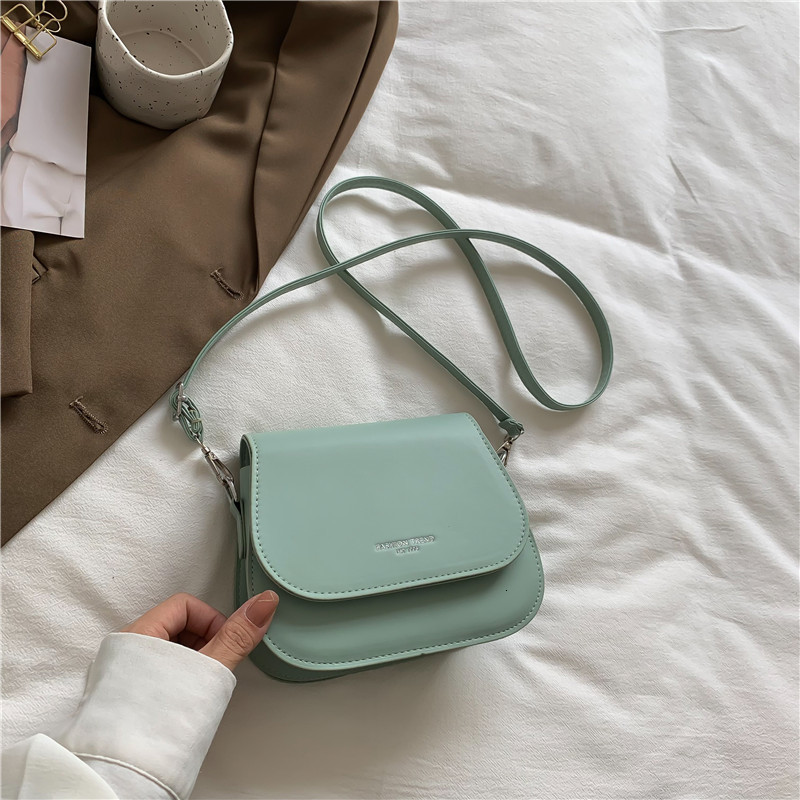 Leather Flap Shoulder Bag for Women: Saddle hot Messenger Handbag Purse