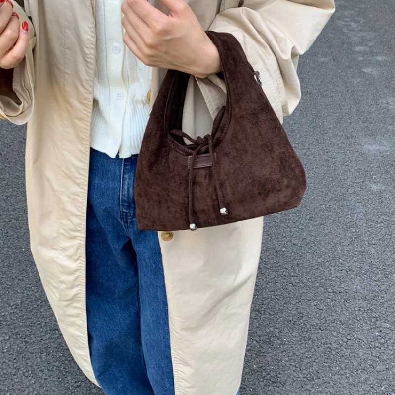Ladies Crossbody-Bag Crafted From Fine Leather Featuring Trendy Design And High-End Paris Vintage StyleW251117