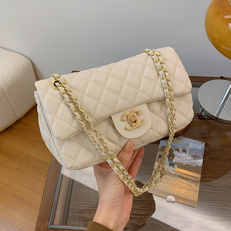 Chic Women's Small Fragrant Wind Messenger Bags - Versatile Shoulder Carrier with Sparkling Diamond Accents