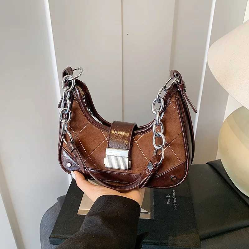 2025 Early Fall French Quilted Chain Bag Niche Underarm Purse for Women Versatile Luxury Shoulder Crossbody BagW251117