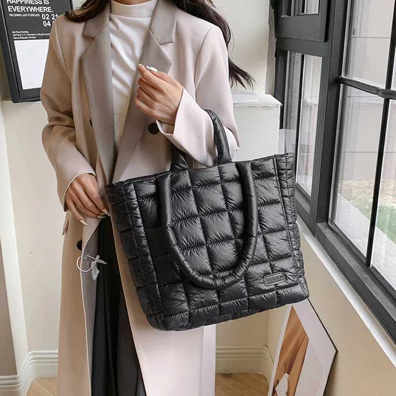 Trendy Lattices Quilted Tote Bag Solid Color Large Capacity Handbag Perfect Shoulder Bags For Women Commuting GiftW251117