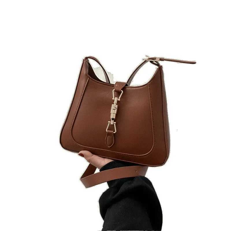 Fashionable French Style Womens Bag 2025 New Trend Small Ins Crossbody Shoulder Handheld Underarm Bag Zipper ClosureW251117