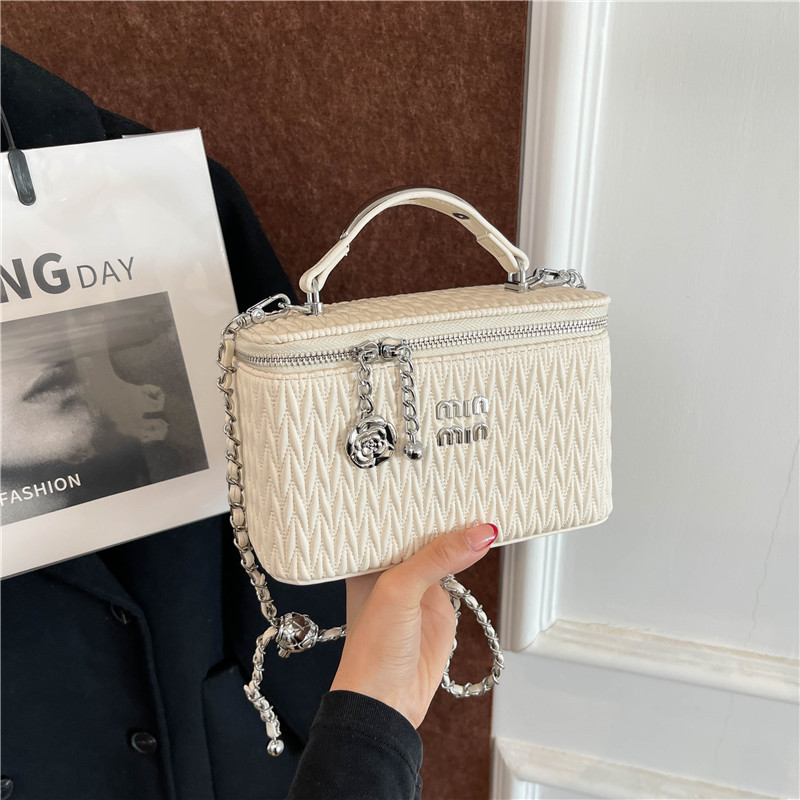 designer bag 2025 Women's Korean style small and unique fashion chain shoulder bag with a high-end hand-held wrinkled box design