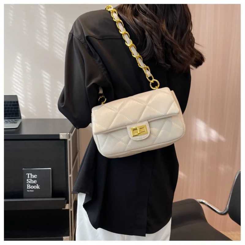 Womens Shoulder Bag Made Of Leather Boasting Paris Style And High-End Vintage Trendy LookW251117