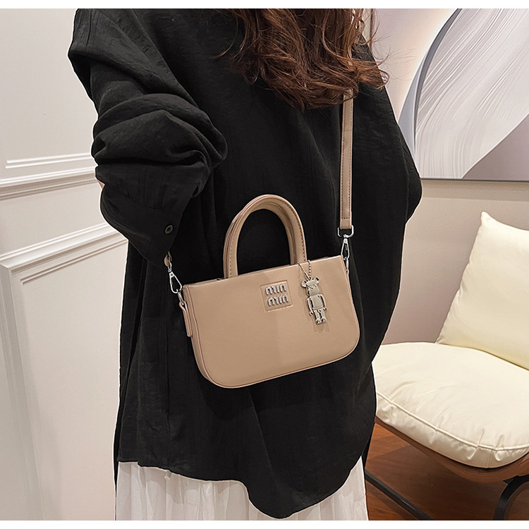designer bag 2025 new Women's popular small handbag with high sense of luxury simple hand-held single shoulder crossbody bucket bag trendy
