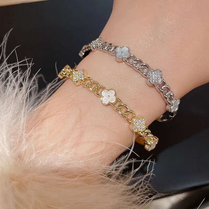 2025 Zircon Bow Bracelet Dainty Sparkling Party Daily Wear Gift For Her Elegant And Charming Jewelry designer bracelet women luxury jewelry gold mens 