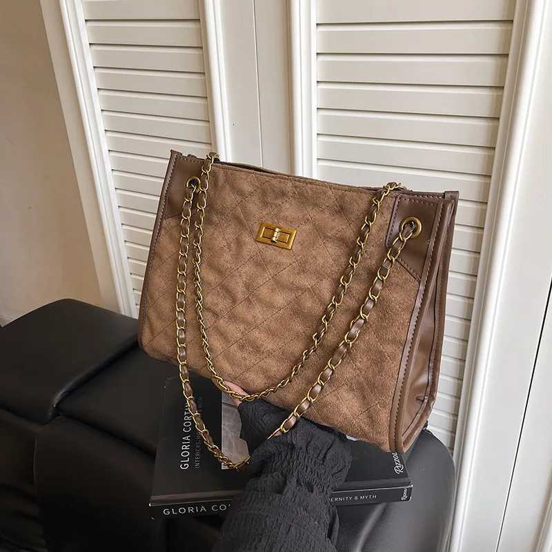 2025 Quilted Tote Bag for Women Spacious Chain Strap Purs Embroidered Shoulder Bag Large Capacity Crossbody Vintage Designer BagW251117