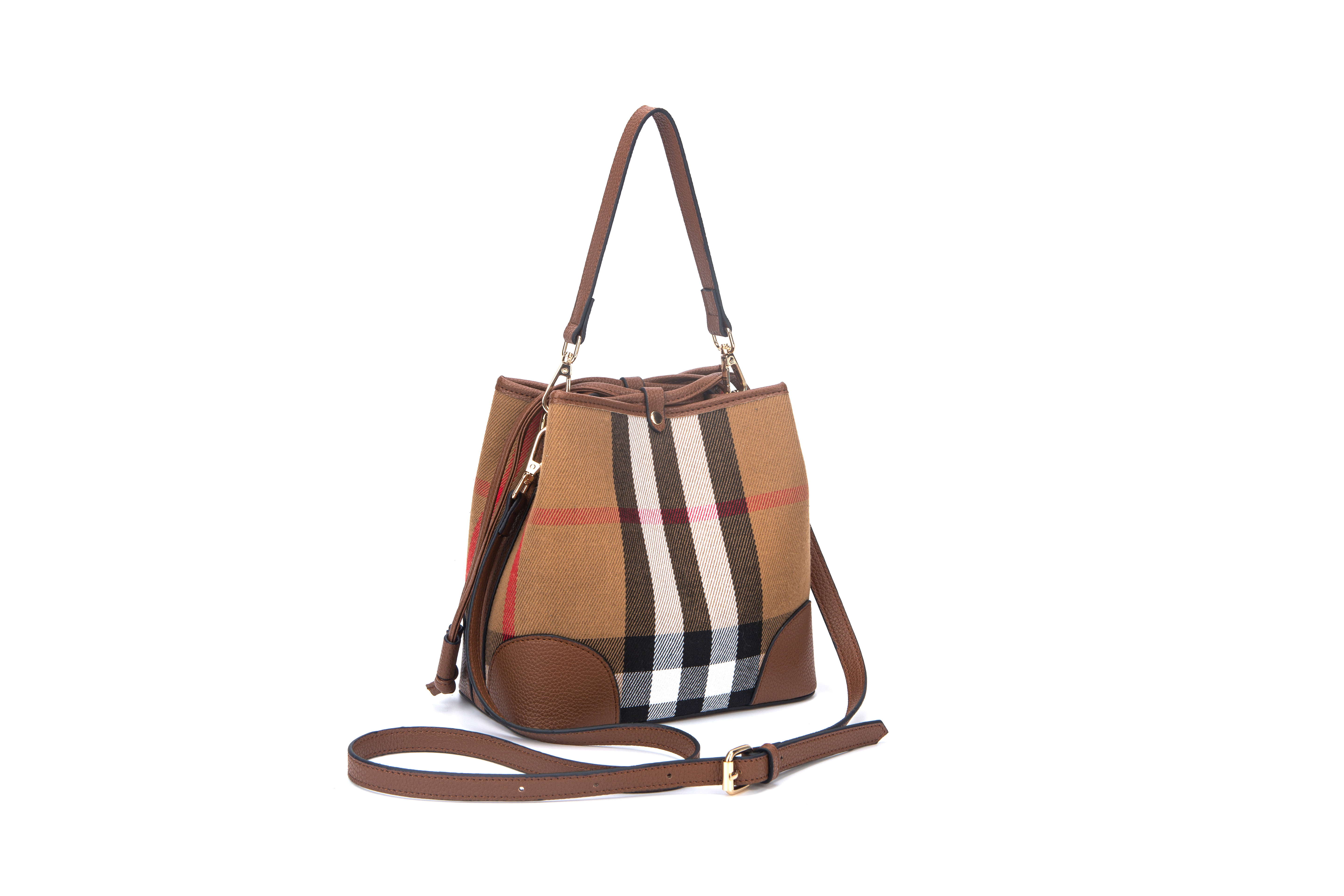The checkered bucket bag is fashionable and diverse, suitable for daily use. This is the best choice to give to friends and family