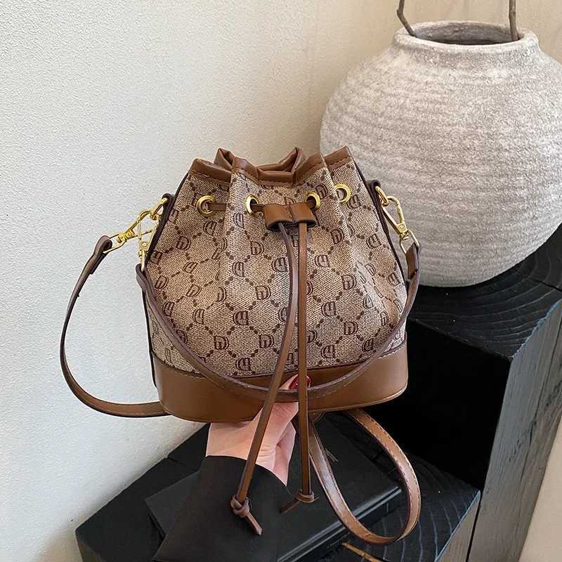 Fashionable Womens Crossbody Bag Leather Messenger Bag For Casual Shoulder Handbag By Famous DesignerW251117