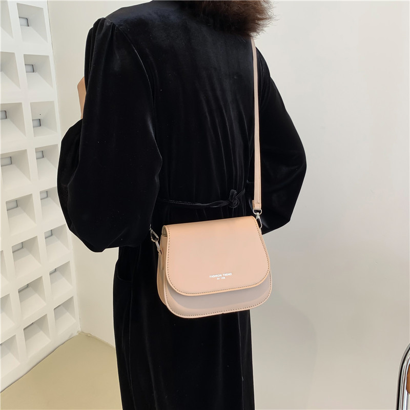 Leather Flap Shoulder Bag for Women: Saddle hot Messenger Handbag Purse