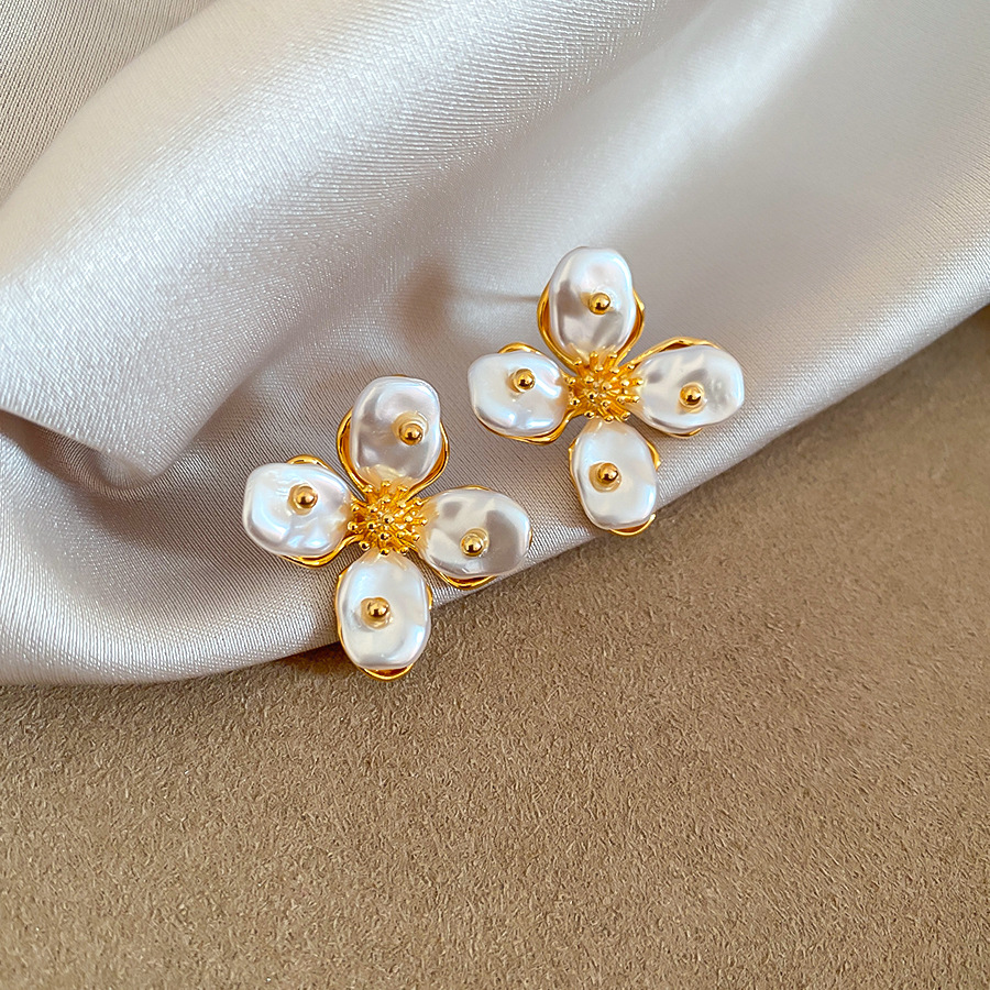Korean Flower Pearl Versatile High-end Fashion Earrings French Retro Light Luxury Ear Jewelry for Women Wholesale - view 5