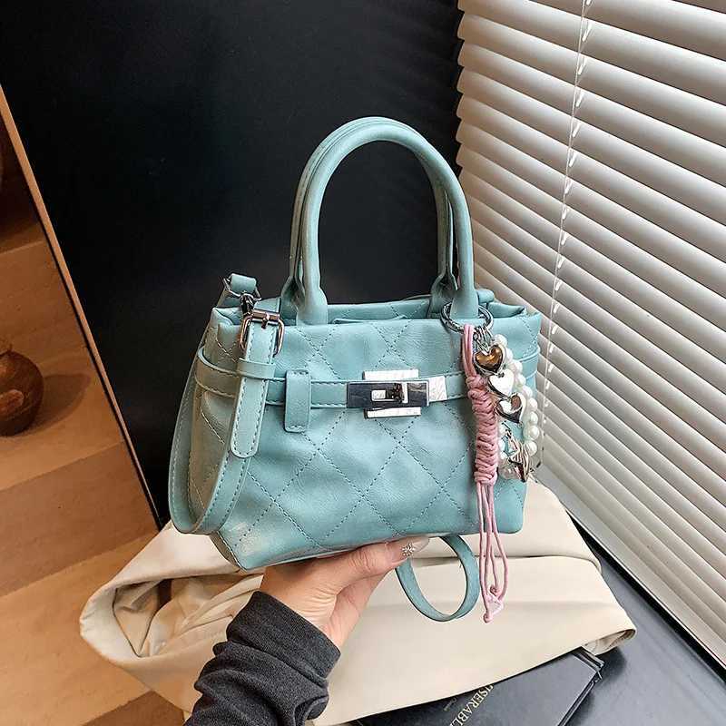 New Korean Version Shoulder Bag Womens Niche Design Crossbody Handbag Temperament Simple Lady Texture CommutingW251117
