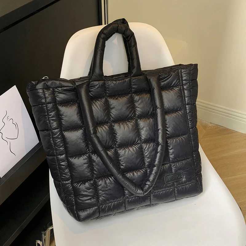 Trendy Lattices Quilted Tote Bag Solid Color Large Capacity Handbag Perfect Shoulder Bags For Women Commuting GiftW251117