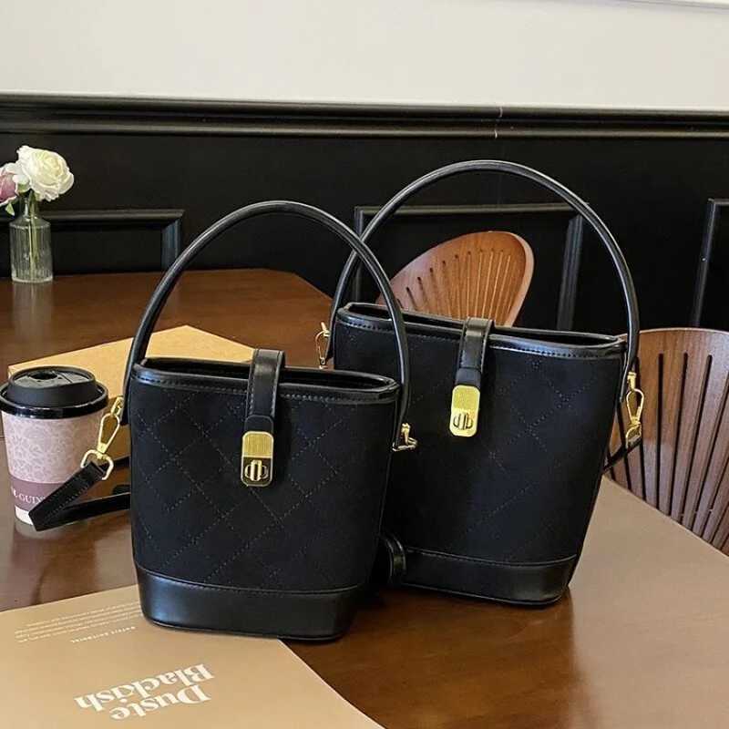 Elegant Shoulder Bag Womens Leather Handbag Crossbody Adaptable Messenger Function Luxury Brand TimelessW251117
