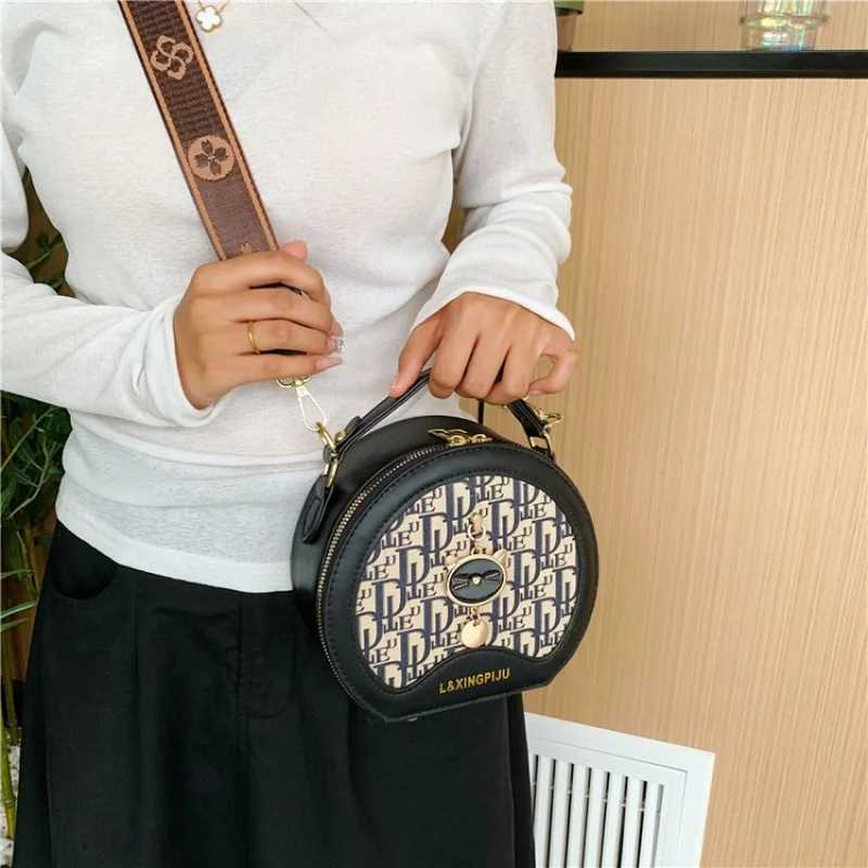 Elegant Micro Crossbody Bag For Ladies For Essential Carry Only In Luxurious Miniature LeatherW251117